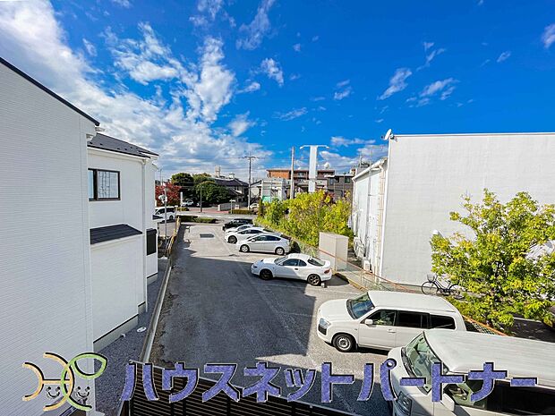 朝の澄んだ空気や、夕方に吹く清々しい風を五感で感じられるバルコニー。住まいの中で唯一屋外にあって、本当の自然を感じられるスペースです。