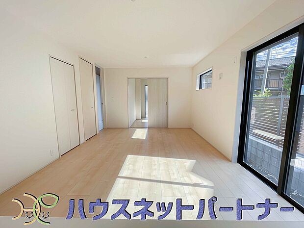 うららかな陽射しがどのお部屋にも降り注ぎますように、快適さを追求した間取設計。得難い立地環境での生活を恵みの豊かな永住の地へと変えてくれます。