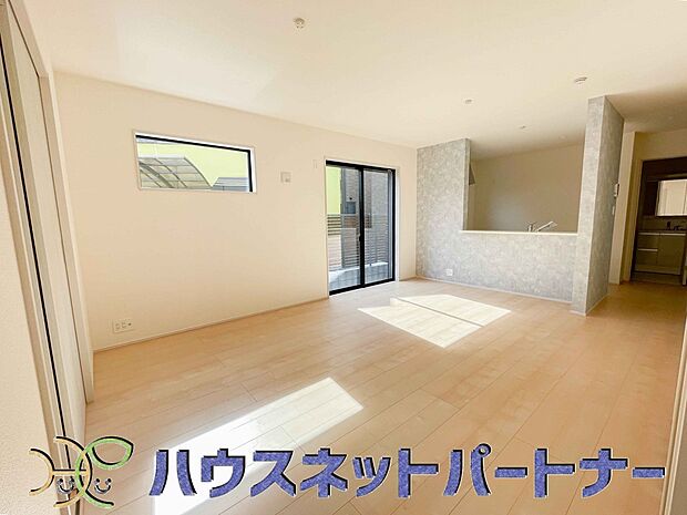 陽だまりのある光彩豊かなリビングは、何よりも快適で心休まる時間を過ごせます。