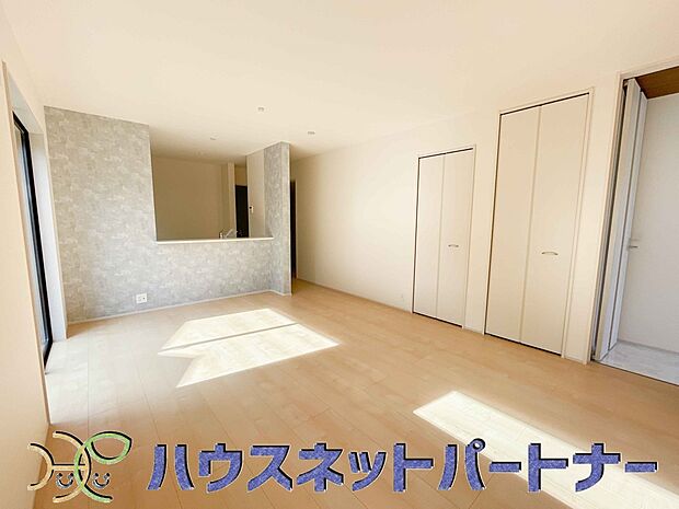 カウンターがあると配膳が楽なことがメリットの一つ。後片付けをするときも、ダイニングテーブルからあまり動かずに流し台へ運ぶことができるので便利です♪