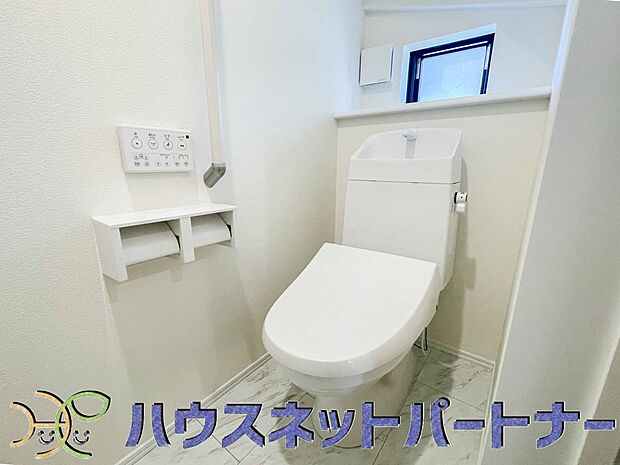 壁リモコンの場合、洗浄位置や水量の強弱など、シャワートイレをお好みの使い心地に設定できます。毎日使うトイレだから、使い勝手の良い機能があるとうれしいですね。