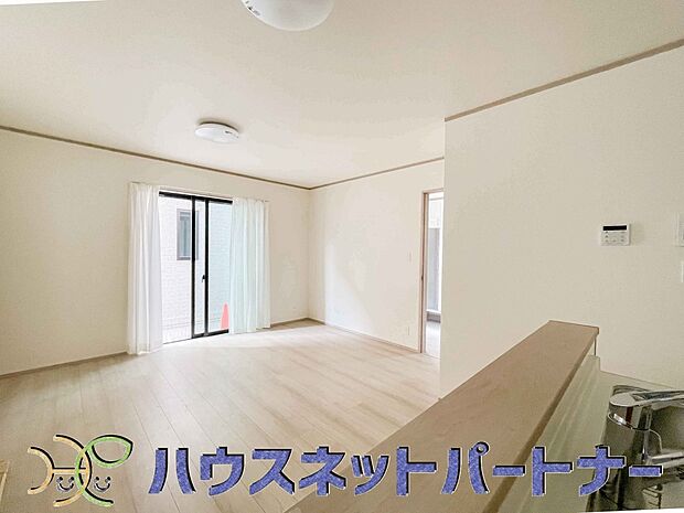 通風・採光に優れ、心地よい光と風が溢れています。 贅沢で豊かな居住性と、プライドを満たすクオリティが見事に調和した住空間。新築ならではの快適なひとときをご体感頂ける筈です。