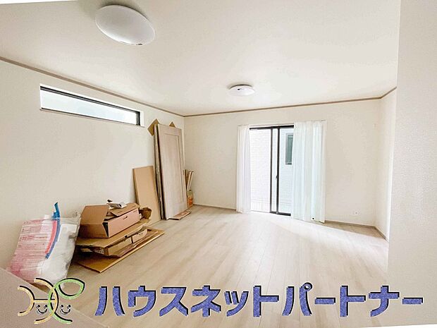 整然とした空間演出、快適な理想の暮らしの実現は家のみの拘りではなく、そこで暮らす方々にとって素敵な環境であることも挙げられると思います。四季折々の変化が奏でる鼓動を楽しんで下さい。