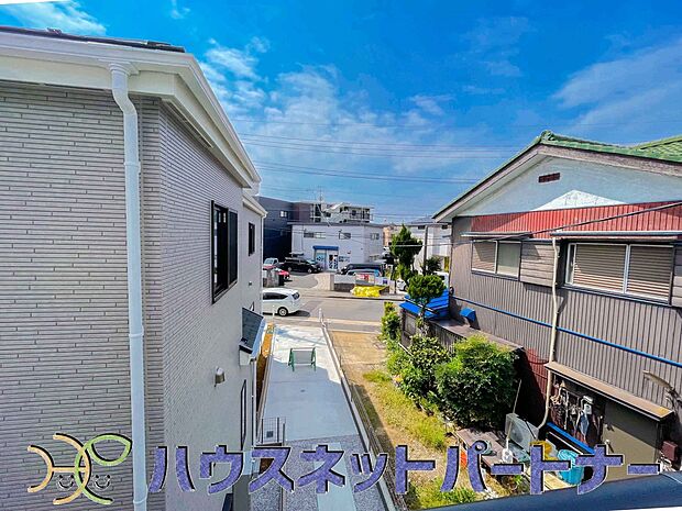 周辺は高い建物が無く、解放感が感じられます。