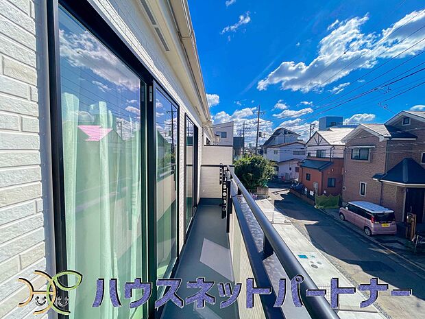 洗濯物を干したり、布団を干したり、ゴミを一時保管したり…