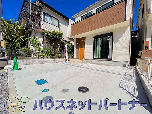 駐車場がある戸建を持つ最大のメリットは、駐車場代金を支払い続ける必要がないことです。賃貸住宅に住んでいる方が、戸建の購入を考えるきっかけに挙げることが多いようです。