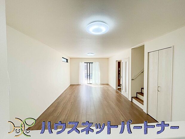 明るく開放的なオープンキッチン。家族とのコミュニケーションが取りやすく、みんなの笑顔が溢れます。