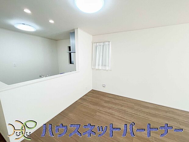 お料理できたらカウンターから手渡しができます。家族で会話をしながらお料理を楽しく。