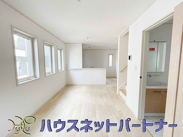 陽だまりのある光彩豊かなリビングは、何よりも快適で心休まる時間を過ごせます。