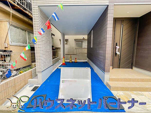 ビルトインガレージは、車がきれい。ビルトインガレージなら「野ざらし、雨ざらし、吹きさらし」になりません。汚れやいたみは減り、車の掃除もラクになります。