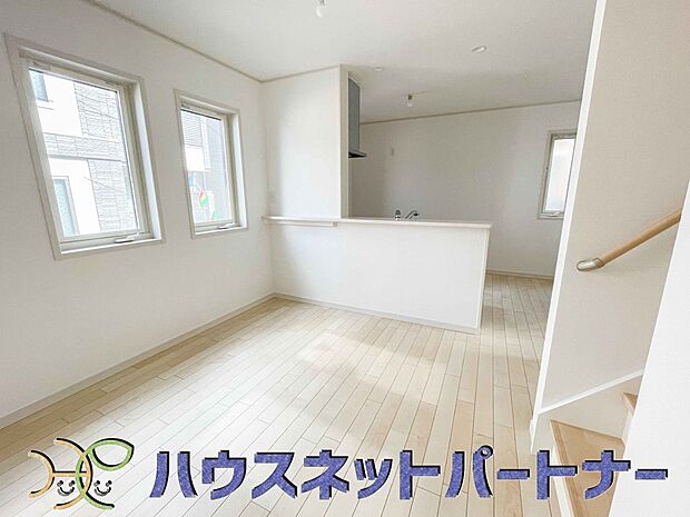 お料理できたらカウンターから手渡しができます。家族で会話をしながらお料理を楽しく。