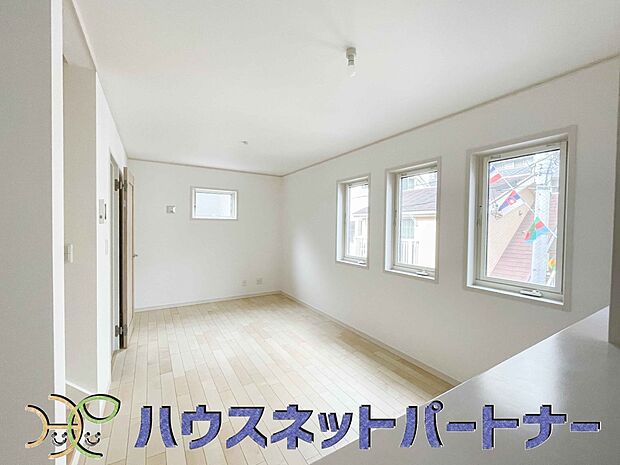 家族の様子を見ながらキッチンでお料理。一日の出来事を会話しながらの家事は嬉しいコミュニケーション。