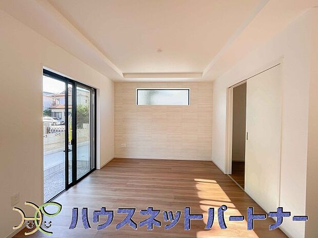 整然とした空間演出、快適な理想の暮らしの実現は家のみの拘りではなく、そこで暮らす方々にとって素敵な環境であることも挙げられると思います。四季折々の変化が奏でる鼓動を楽しんで下さい。