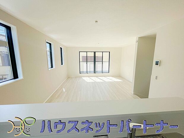 明るく開放的なオープンキッチン。家族とのコミュニケーションが取りやすく、みんなの笑顔が溢れます。