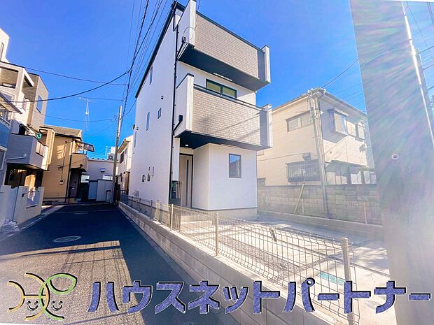 ここから始まる「日常」はご家族にとってかけがえのない時間となります。少しでも豊かに、快適に。そんな想いから本邸宅は生まれました。