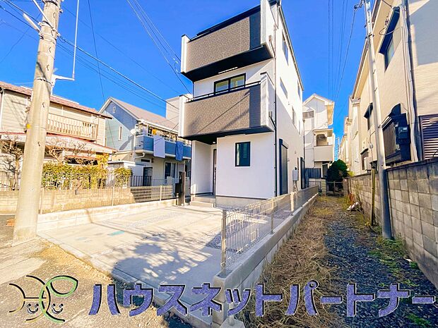 通勤や家族の送迎など、毎日の生活にマイカーが欠かせない方にとって駐車場は大事な条件。敷地内にカースペースがあれば、お出かけやお買い物の際の搬入出もらくらくです。