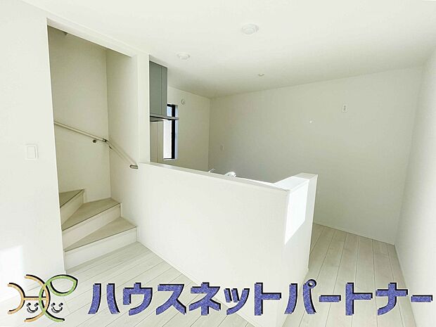 お料理できたらカウンターから手渡しができます。家族で会話をしながらお料理を楽しく。