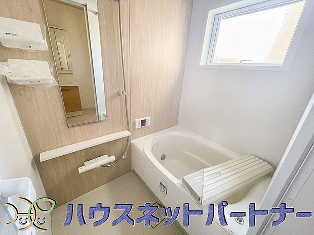 冬場にはヒヤッとしないように暖房機能、梅雨の時期には乾燥等、機能的で清潔感溢れる浴室。快適・清潔な空間で心も体もオフになる時間を楽しむことが可能です。