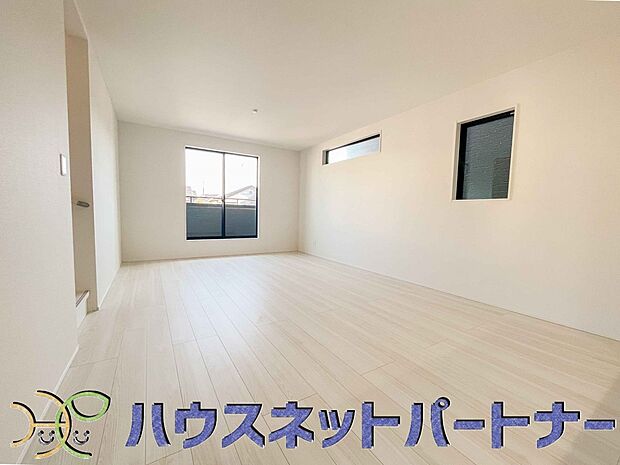 整然とした空間演出、快適な理想の暮らしの実現は家のみの拘りではなく、そこで暮らす方々にとって素敵な環境であることも挙げられると思います。四季折々の変化が奏でる鼓動を楽しんで下さい。