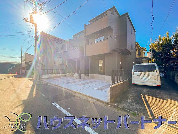 前面道路の日当たりの良い明るいお家。