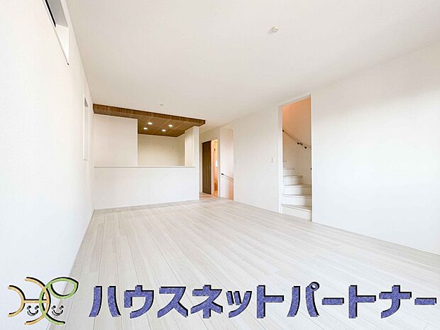 明るく開放的なダイニング。家族とのコミュニケーションが取りやすく、みんなの笑顔が溢れます