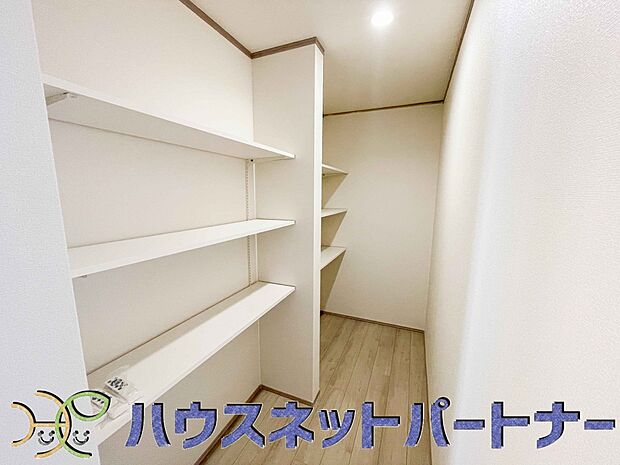 家族の小物って意外と増えていくので、収納が多いと助かります。