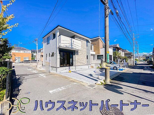 前面道路の日当たりの良い明るいお家。