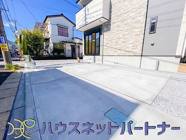 駐車場がある戸建を持つ最大のメリットは、駐車場代金を支払い続ける必要がないことです。賃貸住宅に住んでいる方が、戸建の購入を考えるきっかけに挙げることが多いようです。