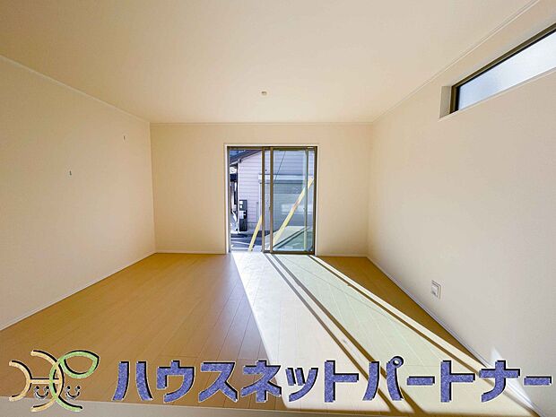 陽だまりのある光彩豊かなリビングは、何よりも快適で心休まる時間を過ごせます。