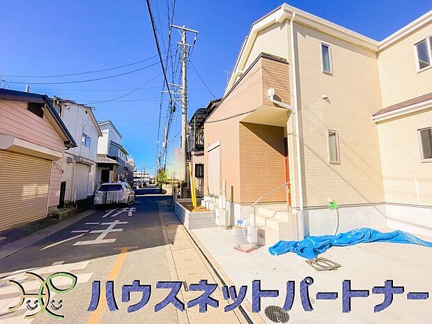 前面道路の日当たりの良い明るいお家。