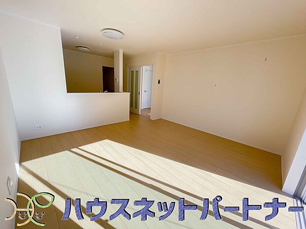 お料理できたらカウンターから手渡しができます。家族で会話をしながらお料理を楽しく。