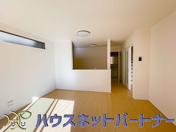 明るく開放的なダイニング。家族とのコミュニケーションが取りやすく、みんなの笑顔が溢れます。