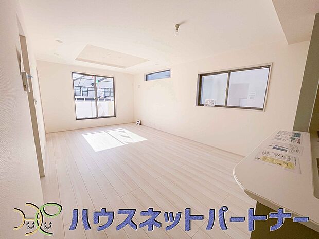 家族の温かさと陽光の暖かさ、楽しい毎日と明るい未来を予感させる「空間が織り成すひとつ先の住み心地」を演出します。