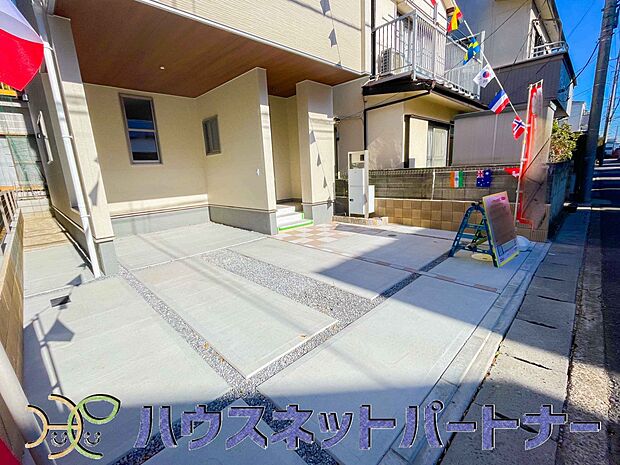 通勤や家族の送迎など、毎日の生活にマイカーが欠かせない方にとって駐車場は大事な条件。敷地内にカースペースがあれば、お出かけやお買い物の際の搬入出もらくらくです。