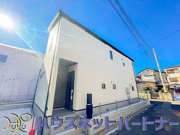 居住者の帰り、訪れる方を優しく迎える・安らぎに満ちた生活空間を予感させる。健やかな暮らしを楽しめそう。