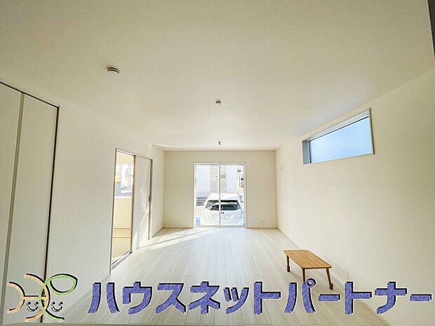 整然とした空間演出、快適な理想の暮らしの実現は家のみの拘りではなく、そこで暮らす方々にとって素敵な環境であることも挙げられると思います。四季折々の変化が奏でる鼓動を楽しんで下さい。