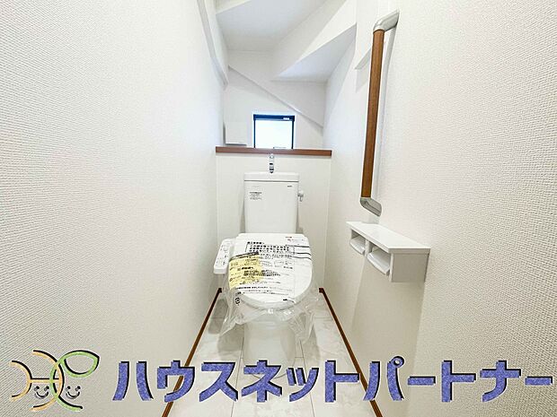 快適な生活を送るための必須アイテムとなった洗浄機能付トイレ。おしり洗浄、ビデ洗浄、暖房便座の3つの機能を標準装備しています