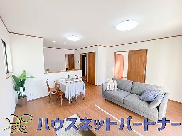 家族の温かさと陽光の暖かさ、楽しい毎日と明るい未来を予感させる「空間が織り成すひとつ先の住み心地」を演出します。