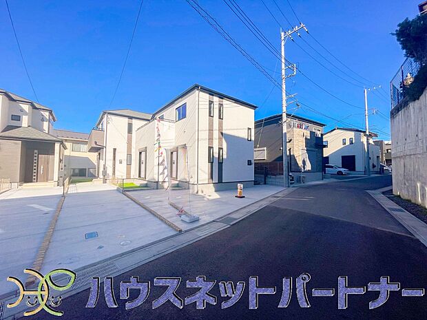 前面道路でお車を駐車するのも楽々。