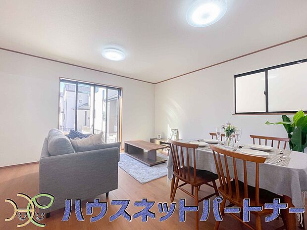 明るく開放的なダイニング。家族とのコミュニケーションが取りやすく、みんなの笑顔が溢れます。