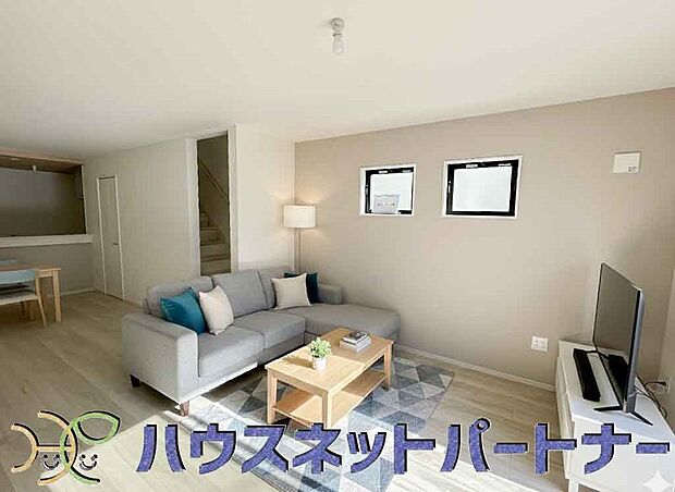 インテリアショップで見掛けた「あの家具」も置ける、ゆったりとした空間。時に広さが上質な寛ぎの時間になる事も。