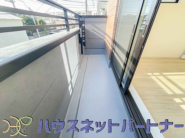 洗濯物を干したり、布団を干したり、ゴミを一時保管したり…　