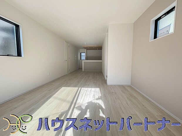 明るく開放的なダイニング。家族とのコミュニケーションが取りやすく、みんなの笑顔が溢れます。