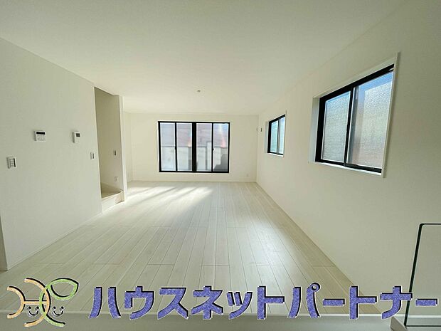 陽だまりのある光彩豊かなリビングは、何よりも快適で心休まる時間を過ごせます。