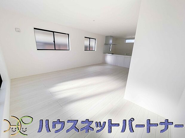 明るく開放的なダイニング。家族とのコミュニケーションが取りやすく、みんなの笑顔が溢れます。