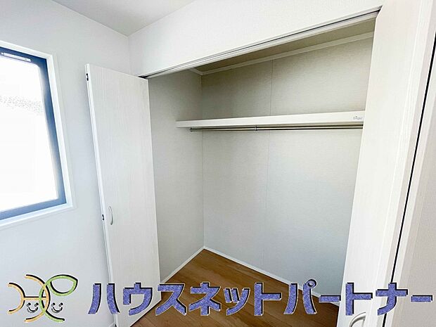 各部屋を最大限に広く使って頂ける様、全居住スペースに収納付。プライベートルームはゆったりと快適に。