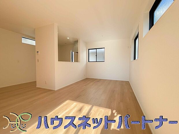 明るく開放的なダイニング。家族とのコミュニケーションが取りやすく、みんなの笑顔が溢れます。