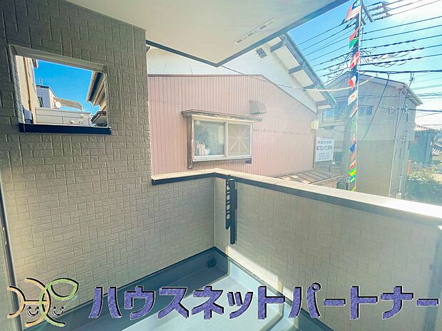 陽当りが良いと、洗濯物が乾きやすいですし、湿気やカビの心配も減るので快適です。寒い冬の日でも、日差しが届くと家の中が暖かくなりますね。