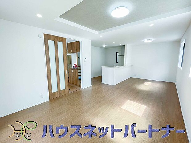 家族の温かさと陽光の暖かさ、楽しい毎日と明るい未来を予感させる「空間が織り成すひとつ先の住み心地」を演出します。