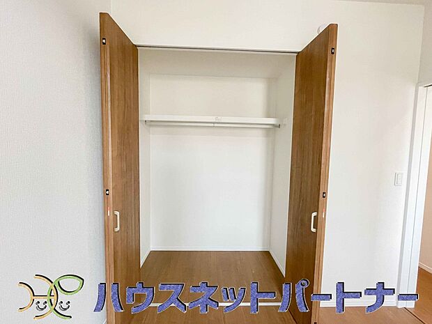 各部屋を最大限に広く使って頂ける様、全居住スペースに収納付。プライベートルームはゆったりと快適に。